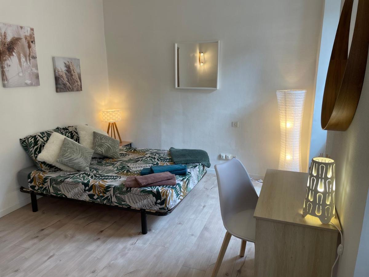T2 Plein Centre Au 1Er Etage Avec Parking Prive Appartement Millau Buitenkant foto