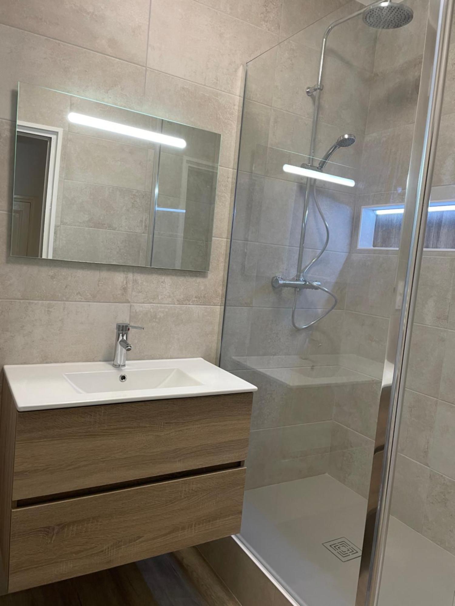 T2 Plein Centre Au 1Er Etage Avec Parking Prive Appartement Millau Buitenkant foto